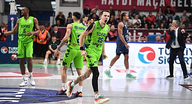 Tofaş evindeki yenilmezlik serisini Anadolu Efes'le sürdürdü