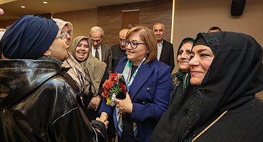 Umreden dönen ikinci kafile başkan Fatma Şahin ile buluştu