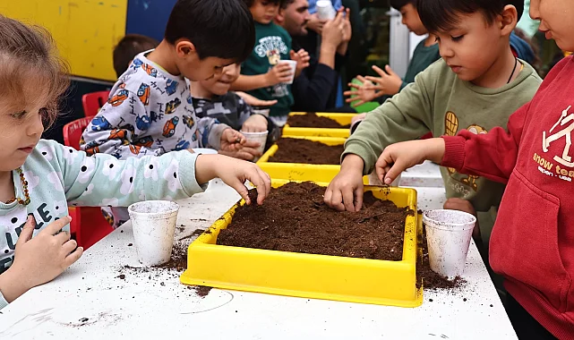 Antalyalı minikler "Bir Saksı Bir Umut" projesiyle toprakla buluştu