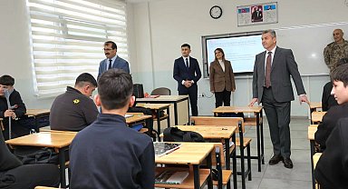 Artvin Valisi Ergün'den okullara ziyaret