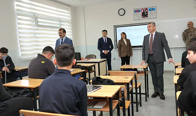 Artvin Valisi Ergün'den okullara ziyaret