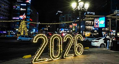 Başkentte yılbaşı coşkusu Kızılay Meydanı'nda