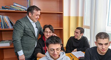 Bilecik'te Vali Sözer'den öğrencilere ziyaret