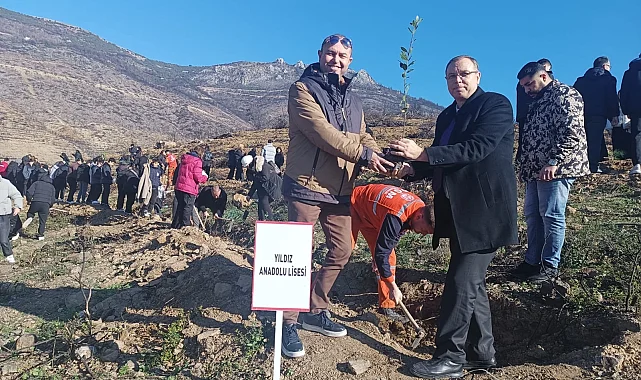 Bursa Gürsu'da 'Türkiye Yüzyılı Maarif Modeli' ışığında fidanlar toprakla buluştu