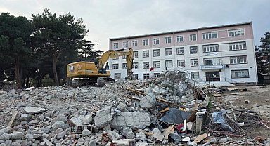 Bursa Hamitler'de 43 yıllık ortaokul yıkıldı... Yerine modern okul geliyor