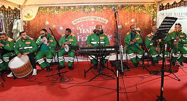 Bursa Osmangazi Meydanı'nda yeni yıl coşkusu