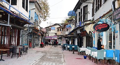 Bursa Osmangazi'de Tarihi Arap Şükrü Sokağı 'kaçak'lardan arındırıldı