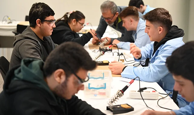 Bursa'da özel çocuklar bilimle buluştu