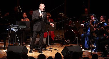 Fatih Erkoç söyledi İzmirliler eşlik etti