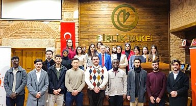 İletişim Başkanlığı Bursa Bölge Müdürü Gölbaşı'dan uluslararası öğrencilere 'Kamu Diplomasisi ve Medya' dersi