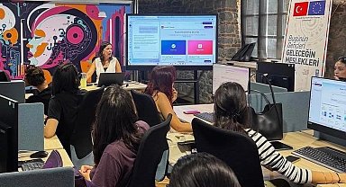 İzmir Büyükşehir gençleri dijital gençlere hazırlıyor