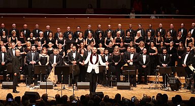 İzmir Korosu 'Sonbahar Şarkıları'yla yüreklere dokundu