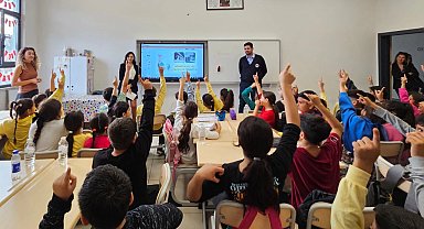 İzmir Metrosu'ndan öğrencilere metro ve tramvay eğitimi