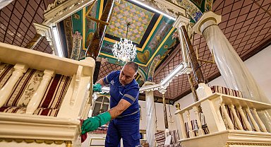 İzmir'in ibadethaneleri köşe bucak temizleniyor