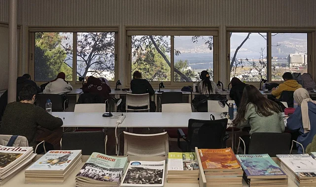 İzmir'in kütüphanelerini 'kitap kurtları' çok sevdi