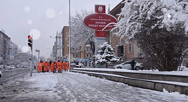 Kayseri Kocasinan'dan karlı yollara anında müdahale