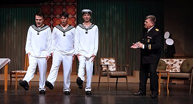 Kimlik karmaşası kahkahaya dönüştü... Bursa'da 'Süt Kardeşler' güldürdü