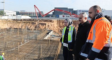 Kocaeli Çayırova'nın yeni meslek lisesinde temel betonu seriliyor