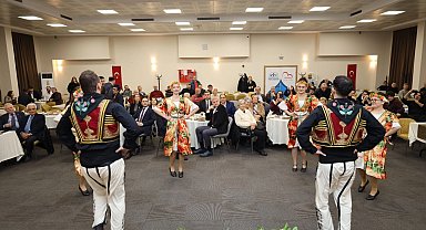 Kocaeli İzmit'te Dünya Türk Dili Ailesi Günü anlamlı bir programla kutlandı