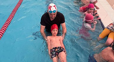 Kocaeli'de yüzme bilmeyen kalmasın projesi sürüyor