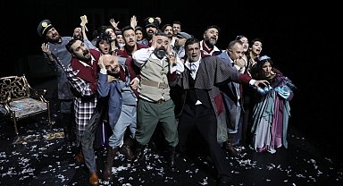 Konya'da Şehir Tiyatrosu 43 bini aşkın sanatseveri buluşturdu