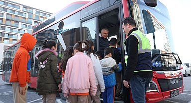 Konyalı öğrenciler nezaketi bu otobüste öğreniyor