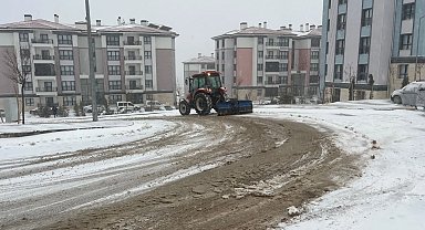 Malatya Doğanşehir'de karla mücadele 24 saat sürüyor