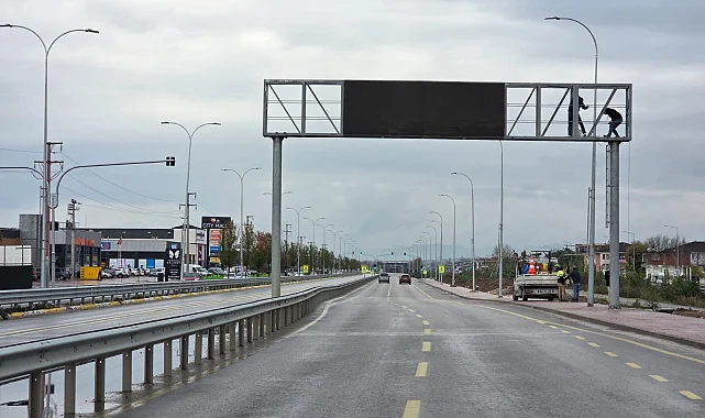 Sakarya'da sürücülere rehber olan dev ekran farklı noktaya alındı