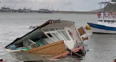 Türkeli'de şiddetli fırtına, balıkçı barınağına zarar verdi