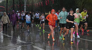 16. Uluslararası Adana Kurtuluş Yarı Maratonu koşuldu