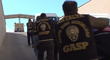 Antalya'da milyon dolarlık kripto para gaspı çetesi çökertildi