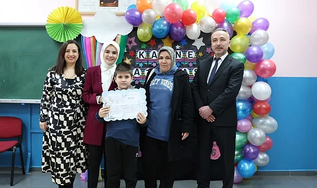 Bakan Göktaş, şehit ve gazi çocuklarının ilk karne heyecanına ortak oldu