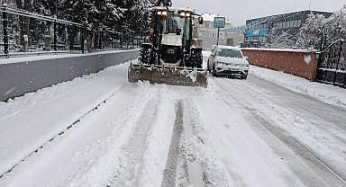 Bursa Nilüfer'de kar yağışına karşı kesintisiz mesai