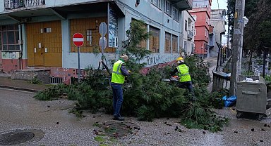 Bursa'da kuvvetli lodos alarmı! 42 ihbara anında müdahale