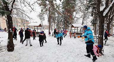 Gaziantep Büyükşehir, karın tadını çıkaran çocuklara eşlik etti