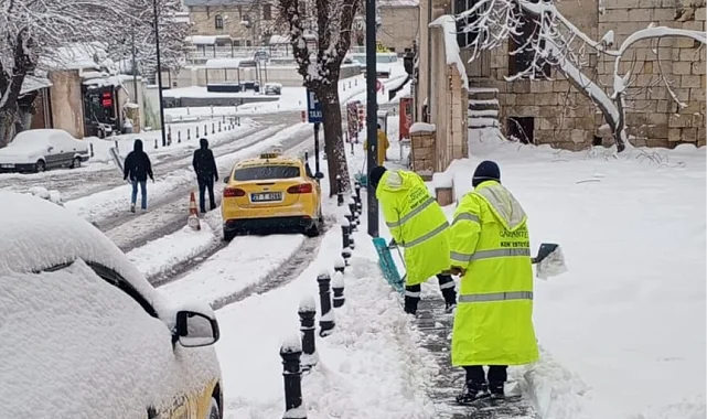 Gaziantep karla mücadelede yaya güvenliğini aksatmıyor