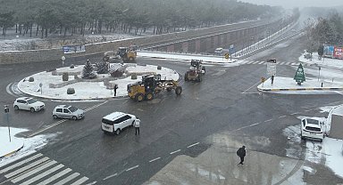 Gaziantep'te karla mücadeleye tüm hızıyla devam