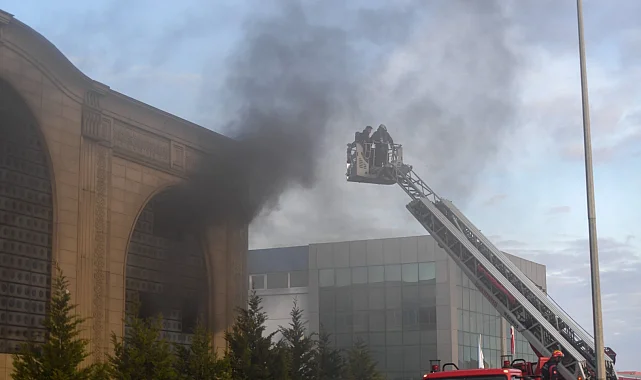 İzmir'de fabrika yangını kısa sürede kontrol altına alındı