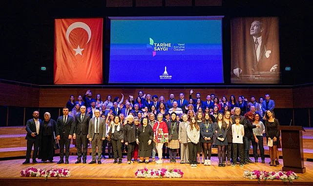 İzmir'de tarihe koruyanlar ödüllendirildi