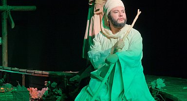 Kocaeli Şehir Tiyatroları'na Bursa İnegöl'de alkış yağmuru