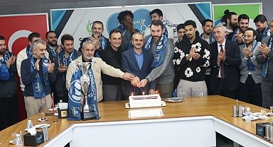 Kocaeli'de Başkan Çiftçi, şampiyon kadroyla bir araya geldi