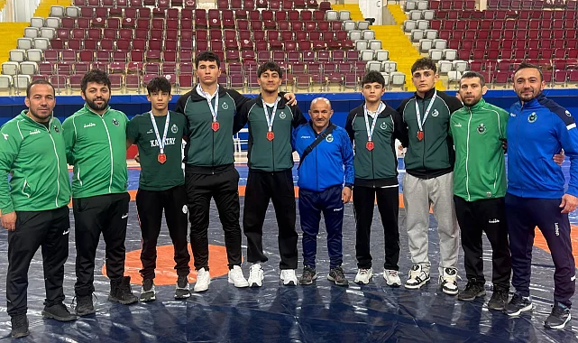 Konya Karatay'ın U17 güreşçileri şampiyonluk yolunda