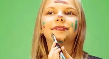 Makyaj yaşı 7–8'e düştü... Dijital içerikler çocukları etkiliyor