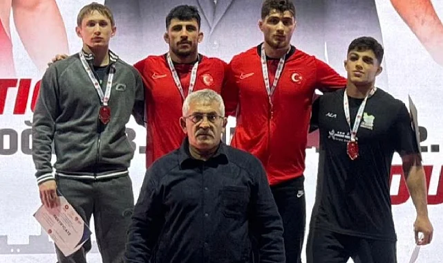 Sakaryalı sporcu Abdülsamet Antalya'da podyuma çıktı