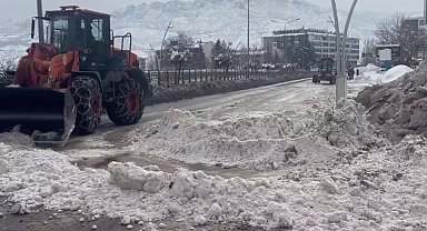 Tunceli'de motokuryeler ile kış lastiği olmayan araçlar 5 gün trafik yasak