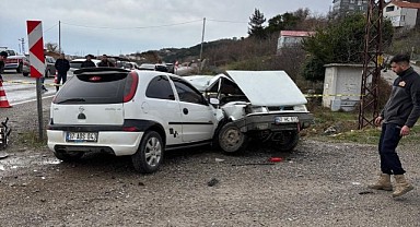 Türkeli'de iki otomobil çarpıştı: 1 yaralı