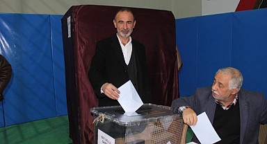 Türkeli Esnaf Odası'nda Ali Karahan güven tazeledi