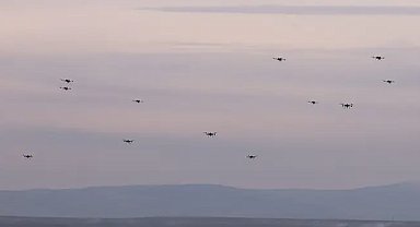 Türkiye'de ilk! Sürü İHA'lar gerçek mühimmatla hedefi vurdu