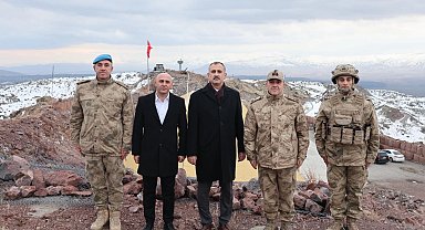 Ağrı Dağı Hazzep Tepe Modüler Üs Bölgesi'nde iftar vakti