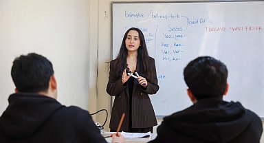 Antalya'da gençlere eğitim desteği sürüyor